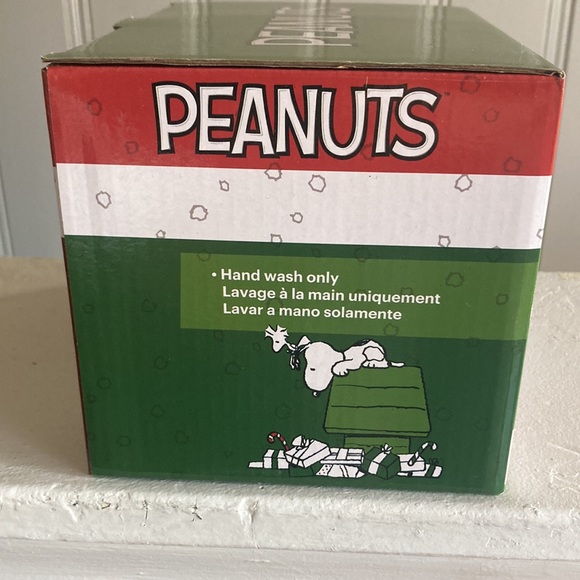 BNIB Peanuts Snoopy Santa Hat Sculpted 14oz Ceramic Holiday Collectors Mug - Picture 8 of 17